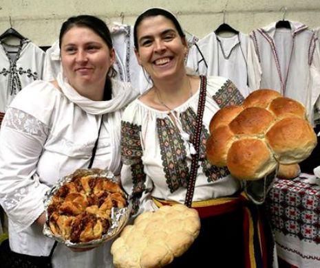 Ziua Universală a Iei în curtea bisericii. „De ce noi să nu purtam cu mândrie portul nostru popular?”
