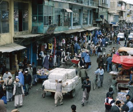 AFGANISTAN. Atentat cu mașină-capcană, într-o piață aglomerată, soldat cu 70 de victime