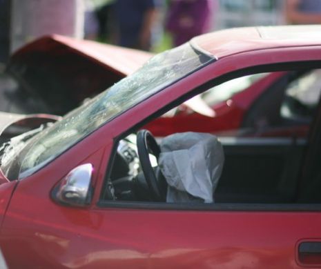 Cinci mașini avariate și un copil rănit. Vinovată – o șoferiță distrată