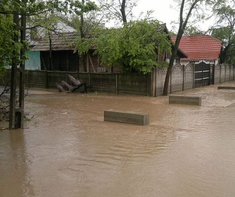 Cod galben de INUNDAŢII în 16 judeţe. Care sunt zonele afectate