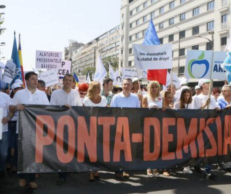 DOI ANI DE LA SUSPENDARE. PMP a organizat un miting pentru statul de drept. PDL a ignorat momentul