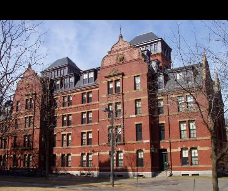 Doi miliardari chinezi, aspru criticaţi pentru o donaţie generoasă făcută Universităţii Harvard