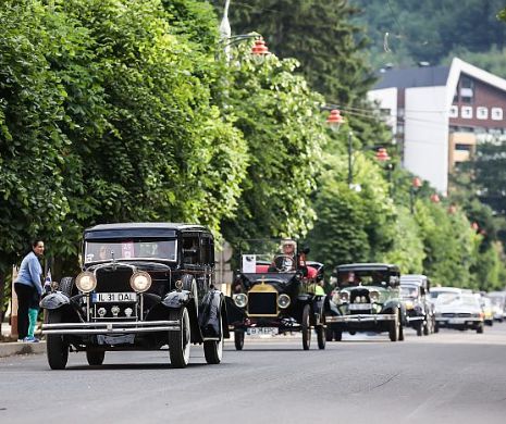 EVZ CHIȘINĂU. 38 de bijuterii pe roți la Concursul de Eleganță Sinaia 2014
