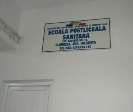 FLAGRANT LA ȘCOALĂ. Doi profesori și 23 de elevi sunt  ÎN ANCHETĂ. S-au dat  BANI ȘI ALIMENTE pentru promovarea examenului