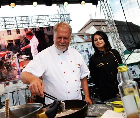 Horia Vîrlan și Antonio Passarelli gătesc împreună pe scena Festivalului de Bun Gust