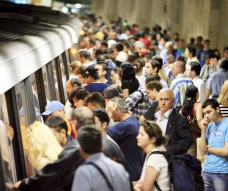 Întârzieri la metrou. Circulaţia a fost dată peste cap. Oamenii au stat mai bine de o oră în staţii