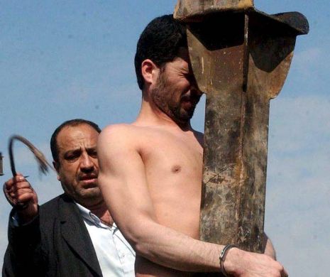 Iran: Cinci persoane au fost biciuite pentru că au mâncat în public în timpul Ramadanului