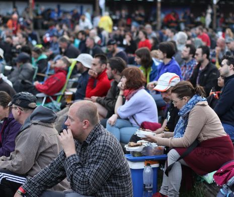 La Gărâna, bebelușii sug jazz din biberon