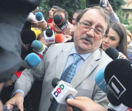 Mircea Băsescu a fost trimis în judecată pentru trafic de influenţă. DNA: "A restituit 280.000 de euro în februarie 2012"