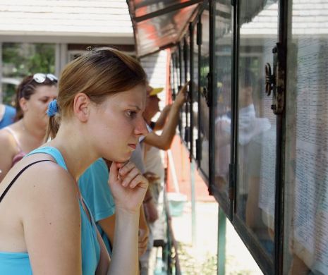 O elevă eminentă din Iași a dat teza goală pentru că nu putea lua nota zece la BAC