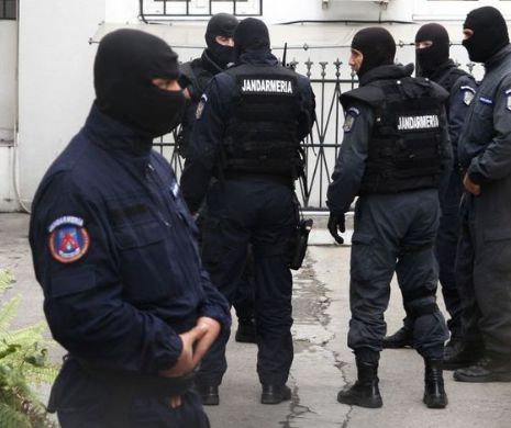 Percheziții la o rețea de fasificatori de carduri. Prejudiciul este de peste un milion de euro
