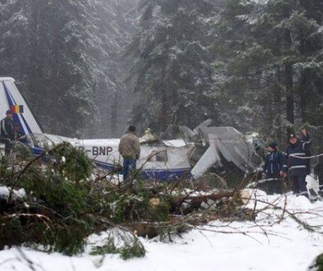 Peste o sută de persoane, la un parastas în memoria victimelor accidentului aviatic din Apuseni