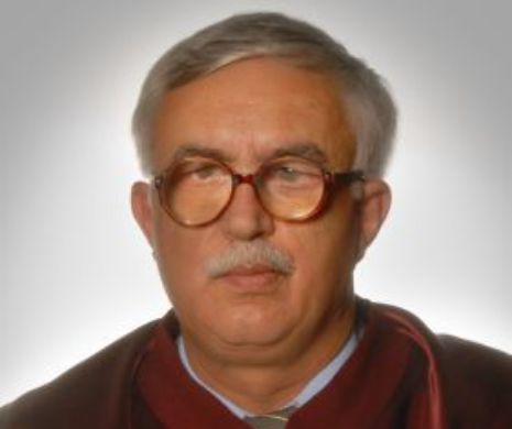 Preşedintele CCR, Augustin Zegrean: "Se votează legi într-un ritm colosal/ Parlamentarii n-au consilieri sau şi-au angajat nevestele!"