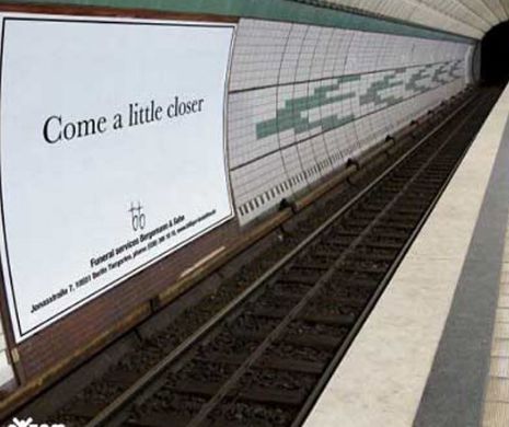 Reclame pozţionate în cele mai NEINSPIRATE locuri. Cei care le-au văzut au RÂS CU LACRIMI | GALERIE FOTO