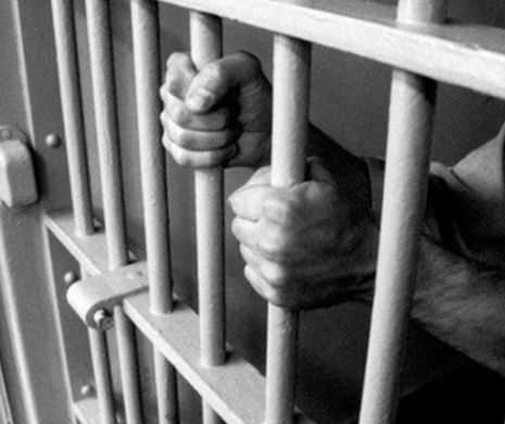 Şi-a vizitat fiul în închisoare şi a rămas blocat 32 de ore într-o încăpere securizată. Prin ce truc ingenios a reuşit să scape
