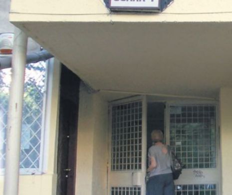 Spionul-pedofi l îi păcălea pe copii cu jocul „De-a baba oarba”