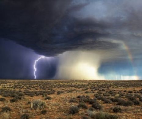 Tânăr lovit DE TRĂZNET. Se zbate între viaţă şi moarte