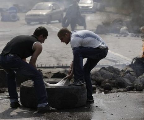 Treisprezece civili au fost ucşi în confruntările armate din estul Ucrainei. Printre victime se numără şi doi copii