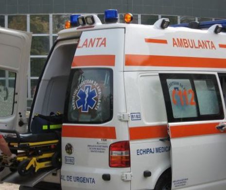 Un microbuz cu șapte persoane la bord s-a răsturnat pe DN 5. Un bărbat a decedat și șase au fost răniți