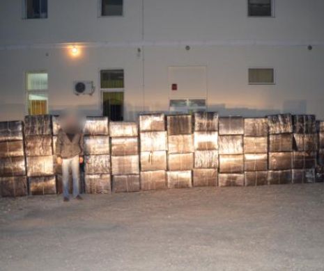 Zeci de percheziţii în Caraş-Severin, pentru destructurarea unei grupări de contrabandă cu ţigări