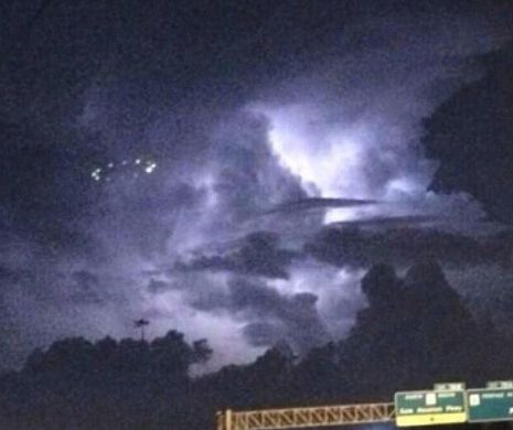 Apariție MISTERIOASĂ pe cer. Am fost vizitați de EXTRATEREȘTRI?