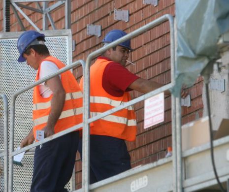 Cauzele recesiunii. De unde vin miliardele pentru reducerea CAS