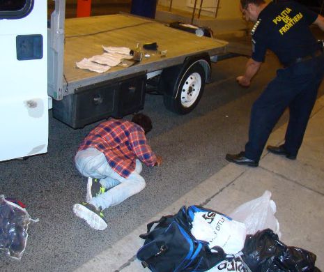 Cetăţean sirian ascuns într-un microbuz, depistat la Frontiera Calafat