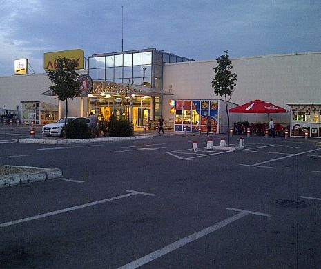 Clipe de groză într-un hipermarket din Timişoara. 400 de oameni au fost evacuaţi
