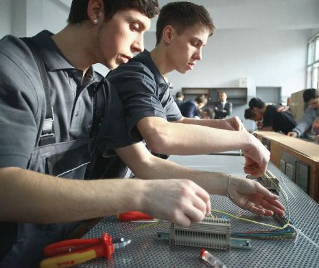 Elevii români se bat să ajungă la școlile nemțești de meserii