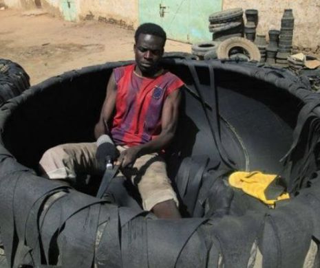 EXTRAORDINAR. Cei pot face aceşti kenyeni cu nişte CAUCIUCURI UZATE. Nici tu nu te-ai fi gândit la asta | GALERIE FOTO / VIDEO