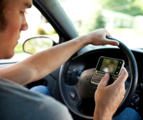 FĂCĂTURĂ sau nu? Reacţia INCRDIBILĂ a unei femei, după ce prietenul ei a refuzat să lase jos TELEFONUL