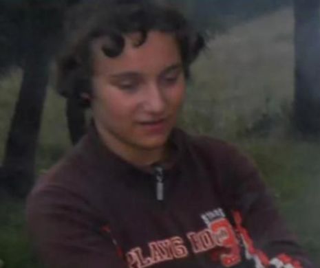 Fata de 14 ani dispărută în Munţii Retezat, căutată în apele lacului Gura Apei cu un sonar