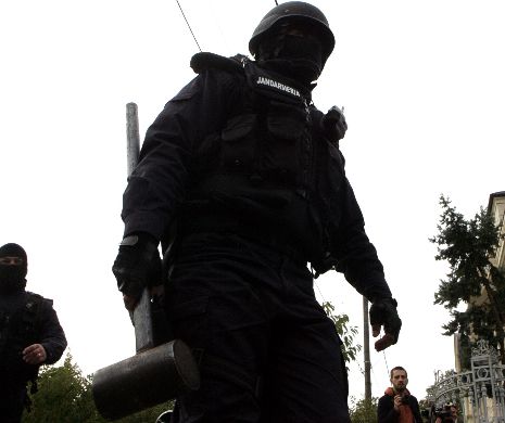 Femeie din CLANUL CÂRPACI, reținută, după ce a RĂPIT o fată de 14 ani, pentru fiul său