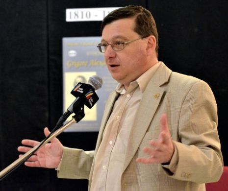 Interviu cu scriitori. Horia Gârbea: „Faptul că nu am putut publica mai nimic vreme de 7 ani, ne-a făcut să debutăm la maturitate și asta ne-a prins bine