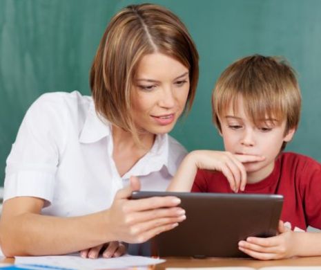 Ministerul Educaţiei a modificat punctajele obţinute de câştigătorii licitaţiei pentru manualele digitale