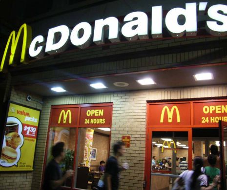 Nimic nu l-a putut OPRI. Cum şi-a făcut apariţia un bărbat la McDonald's. Vânzătorul şi martorii au rămas UIMIŢI | FOTO / VIDEO