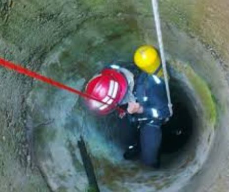 O bătrână a vrut să-şi astâmpere setea şi a căzut în fântână. Află cum a fost salvată