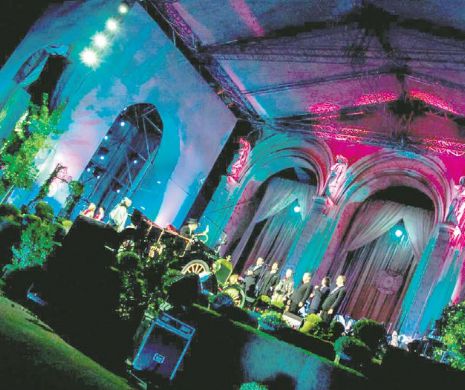 Opera Română iese în stradă