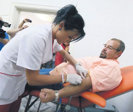 Operațiile complicate au crescut necesarul de sânge Chirurg: „Sunt situații în care e nevoie și de 50 de litri pentru un pacient”