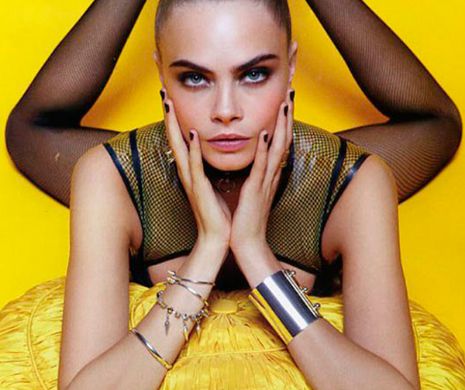 Părinții au DAT-O AFARĂ DIN CASĂ. Top-modelul Cara Delevigne devine greu de suportat pentru propria familie