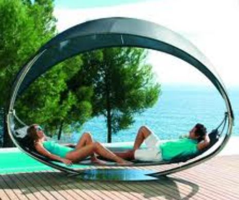 Pentru vacanţă: Hamacul PENTRU CUPLURI. Cum funcţionează | GALERIE FOTO