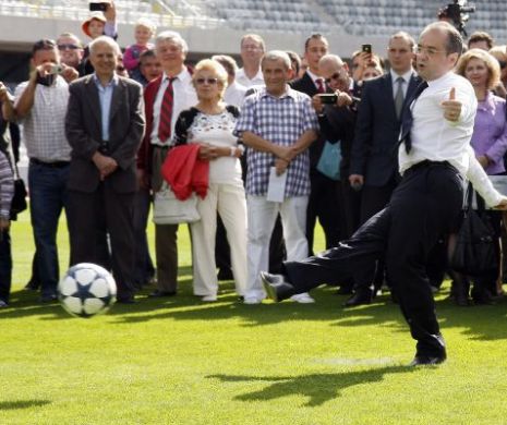 Ponta îl faultează pe Boc pe Cluj Arena
