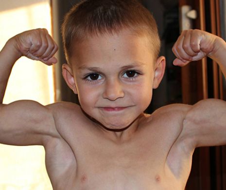 Poze COMPROMITATOARE cu mama "Micului Hercule"!