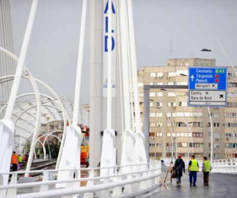 Protest extrem. Un bărbat ameninţă că se aruncă de pe Podul Basarab