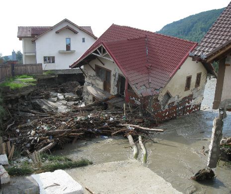 Radiografi a unui dezastru A plouat în patru zile cât în două luni de vară