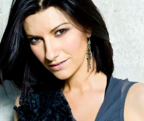 UPS! Laura Pausini și-a dezvăluit zona intima în plin concert