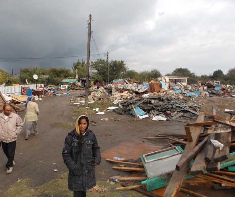 Zeci de rromi şi-au instalat tabăra lângă sediul guvernului spaniol. Autorităţile din Madrid nu pot face nimic pentru a-i evacua