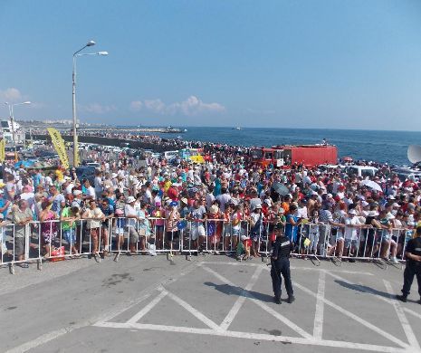 ZIUA MARINEI. Spectacole navale admirate de mii de participanţi, cheltuieli costisitoare, caniculă, militari leşinaţi