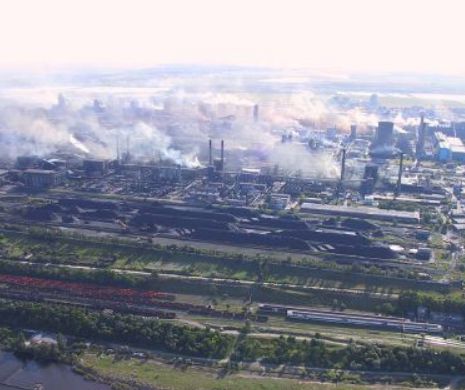 Angajaţii ArcelorMittal ocolesc kilometri pentru a merge la muncă. Podul spre combinat e inchis de câteva luni