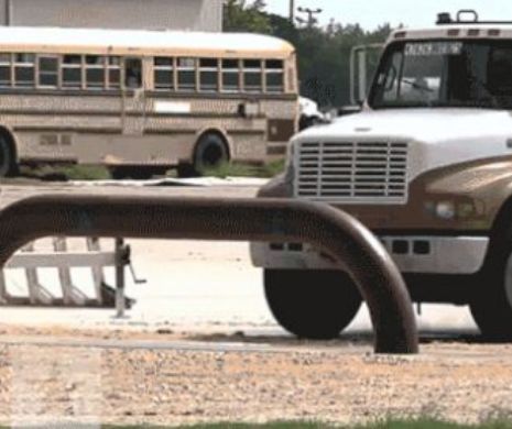 BARIERA de care nu poţi trece nici la gabarit depăţit. E uimitor cum DISTRUGE un camion | VIDEO